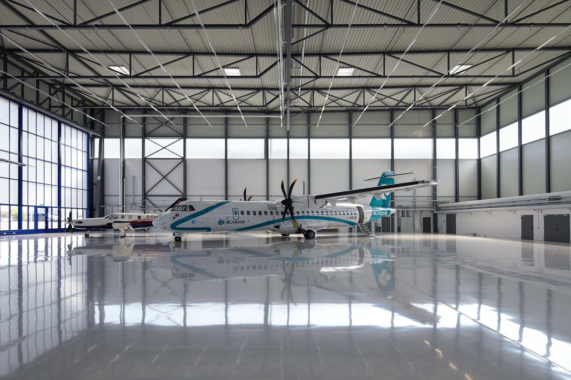 RAS Flugzeughangar Mönchengladbach Industrie und Logistik